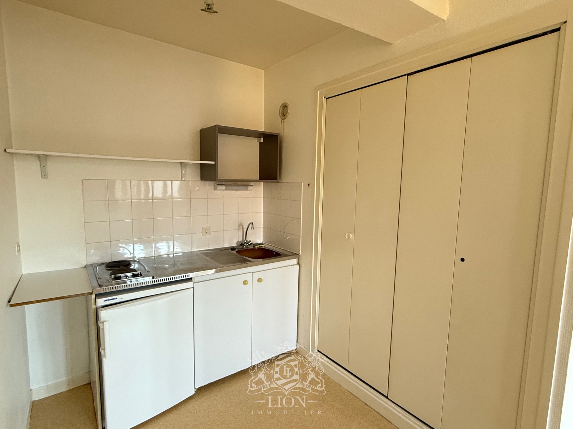 Oka vieux lille studio non meuble Photo 4 - Le Lion Immobilier Oka vieux lille studio non meuble Photo 4 - Le Lion Immobilier