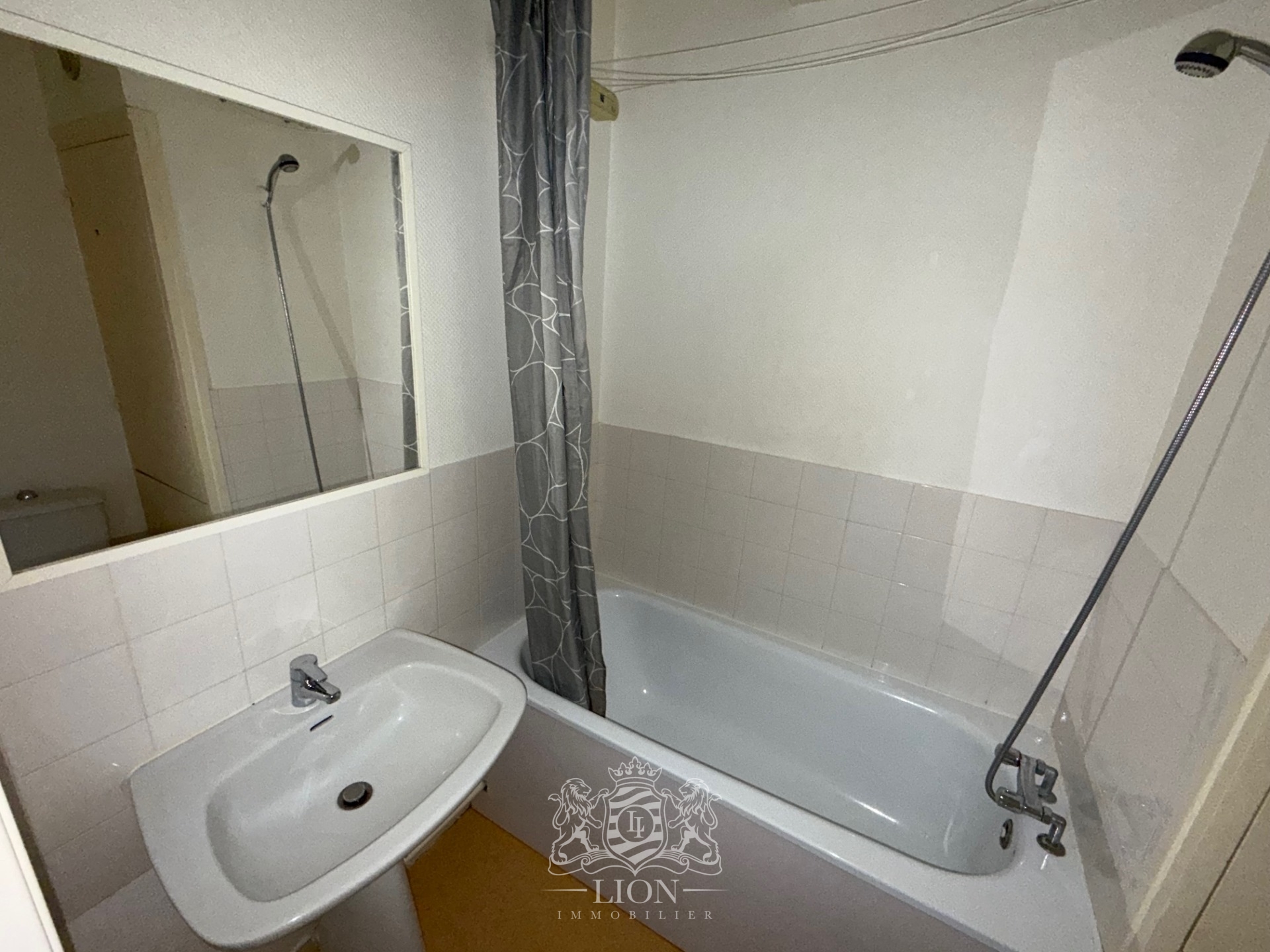 Oka vieux lille studio non meuble Photo 7 - Le Lion Immobilier Oka vieux lille studio non meuble Photo 7 - Le Lion Immobilier