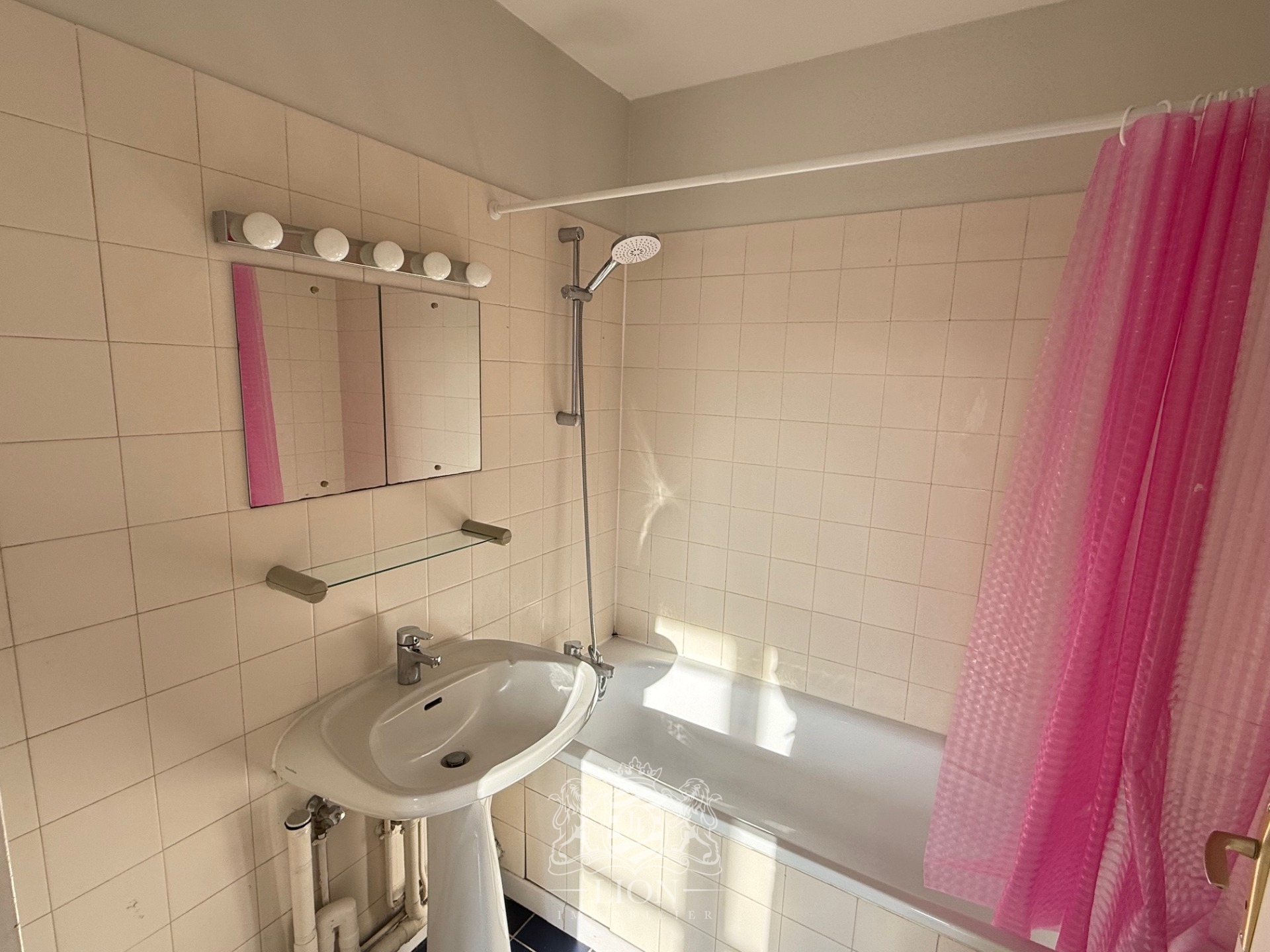 Vieux lille t2 non meuble avec parking Photo 9 - Le Lion Immobilier