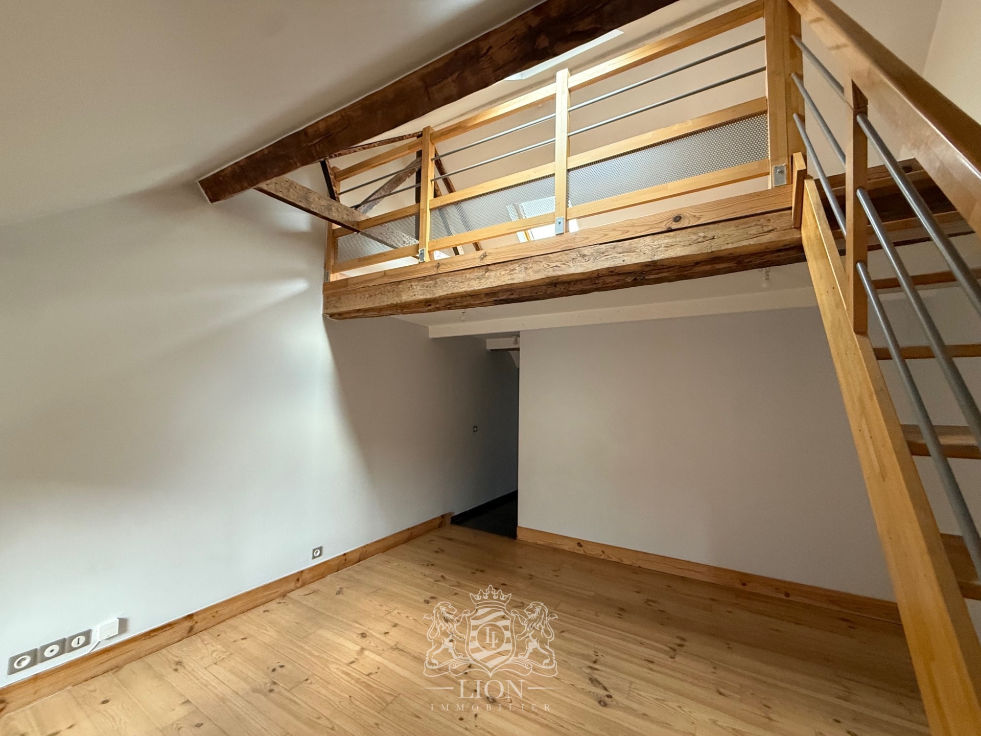 Qpv vieux lille t3 bis en duplex non meuble Photo 3 - Le Lion Immobilier