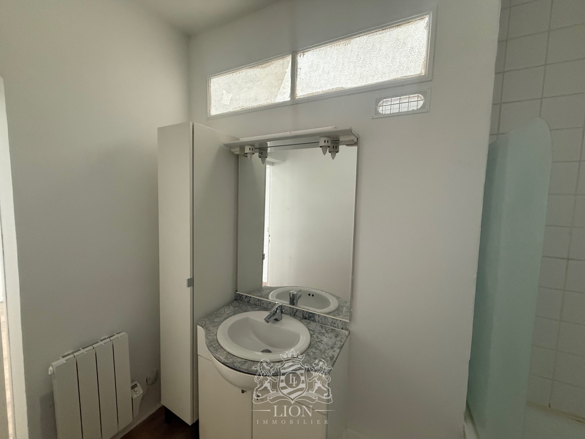 Qrp lille hypercentre studio non meuble Photo 5 - Le Lion Immobilier Qrp lille hypercentre studio non meuble Photo 5 - Le Lion Immobilier