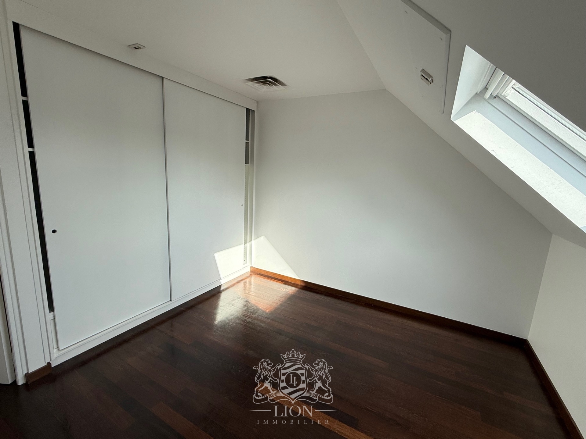 Smg vieux lille type 4 non meuble avec parking Photo 14 - Le Lion Immobilier