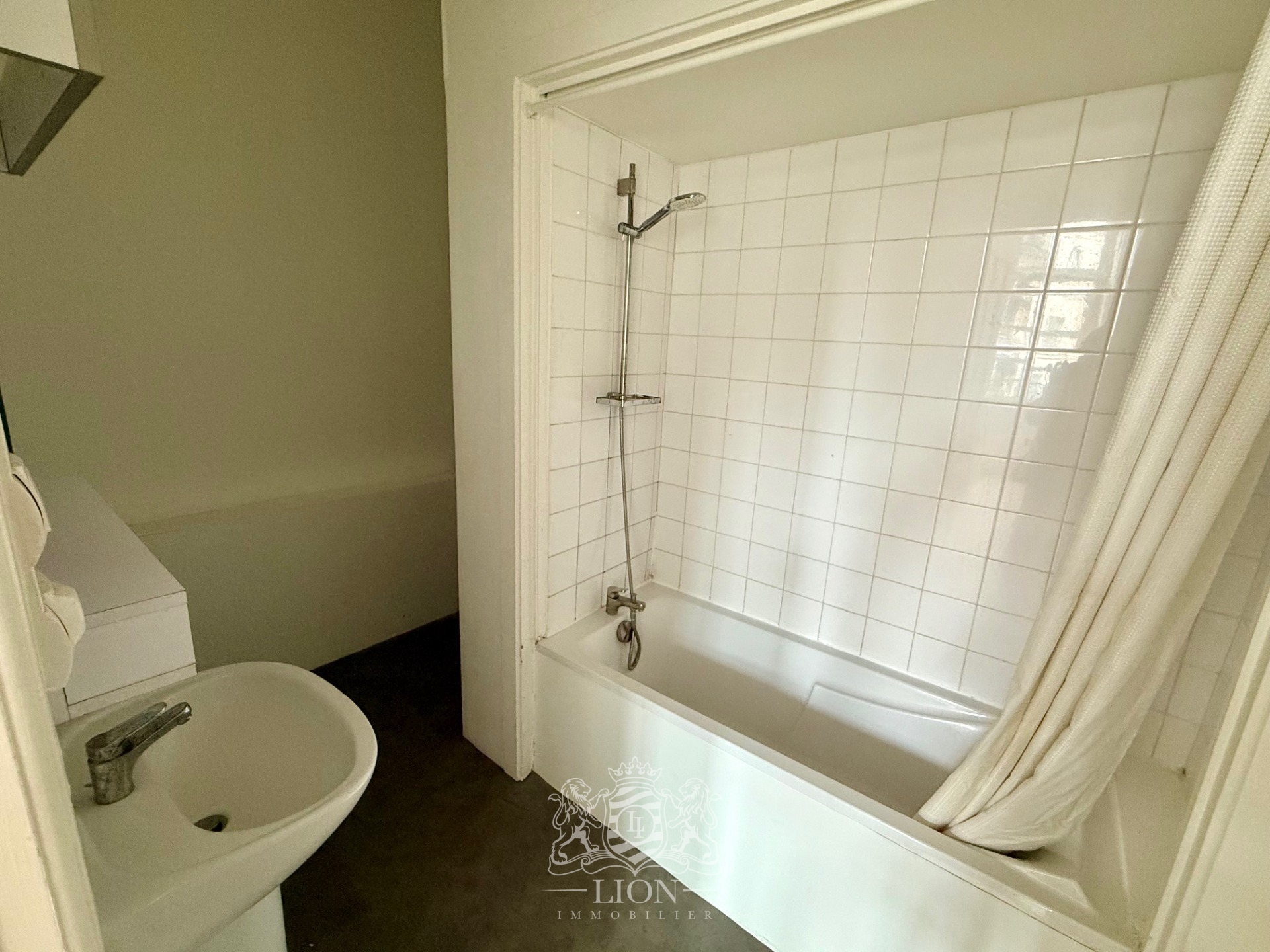 Uxr vieux lille t2 bis place du lion d or Photo 7 - Le Lion Immobilier