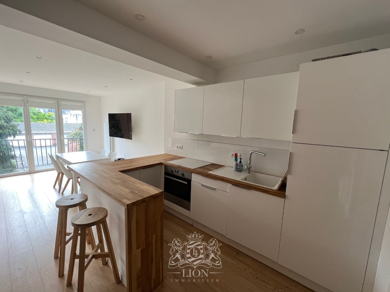 Vbx vieux lille t2 bis renove avec garage et cave Photo 3 - Le Lion Immobilier