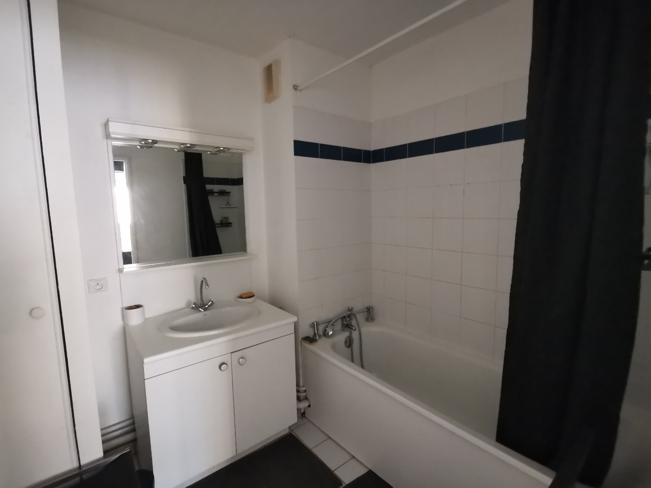 Vff vieux lille t2 meuble avec parking et balcon Photo 11 - Le Lion Immobilier Vff vieux lille t2 meuble avec parking et balcon Photo 11 - Le Lion Immobilier