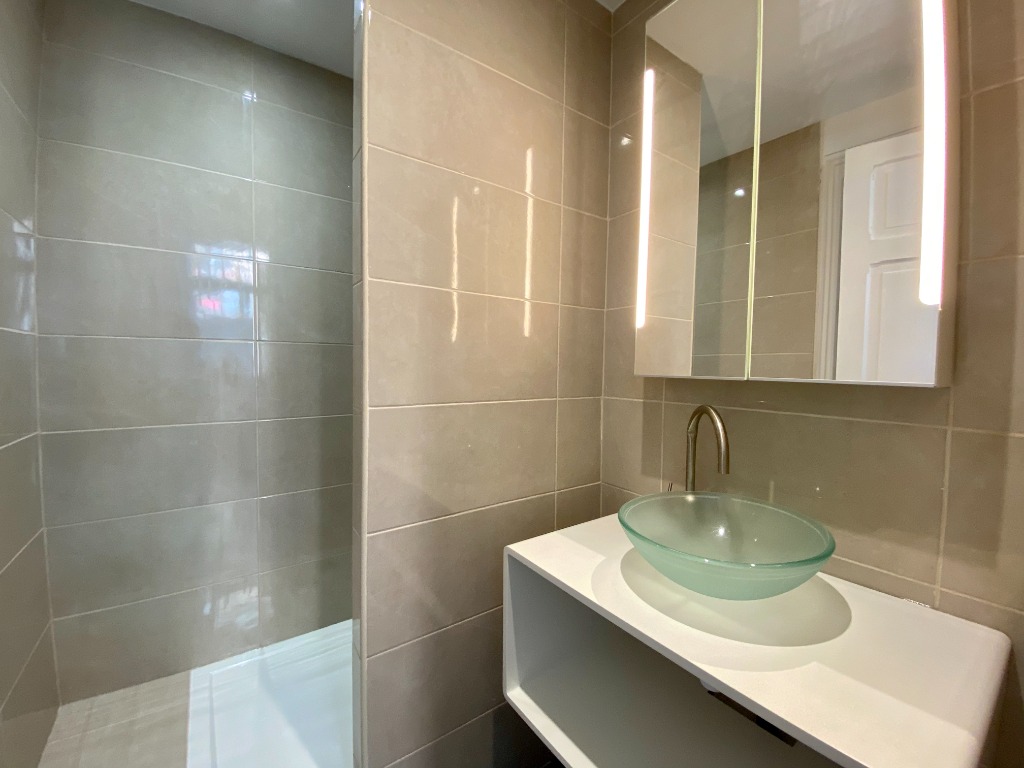 Wnv croix centre magnifique t1 bis meuble Photo 6 - Le Lion Immobilier