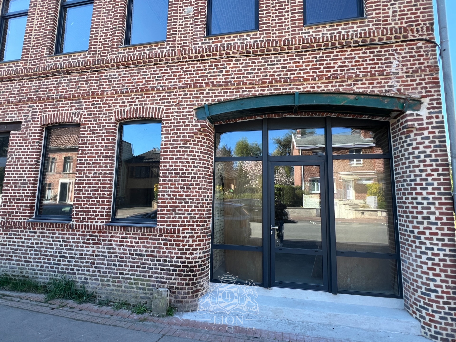 Local commercial de 70m avec parking Photo 1 - Le Lion Immobilier