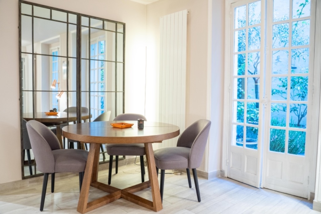 Paris 16 place de l etoile 2 pieces avec patio Photo 3 - Le Lion Immobilier Paris 16 place de l etoile 2 pieces avec patio Photo 3 - Le Lion Immobilier