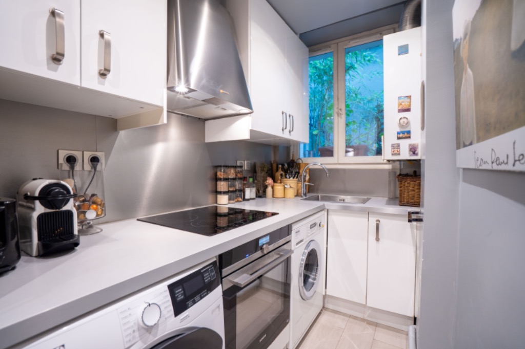 Paris 16 place de l etoile 2 pieces avec patio Photo 5 - Le Lion Immobilier Paris 16 place de l etoile 2 pieces avec patio Photo 5 - Le Lion Immobilier