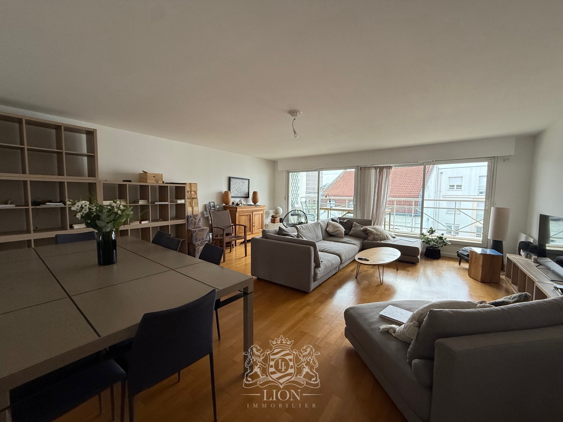 Ypw vieux lille type 4 avec terrasse et garage Photo 1 - Le Lion Immobilier