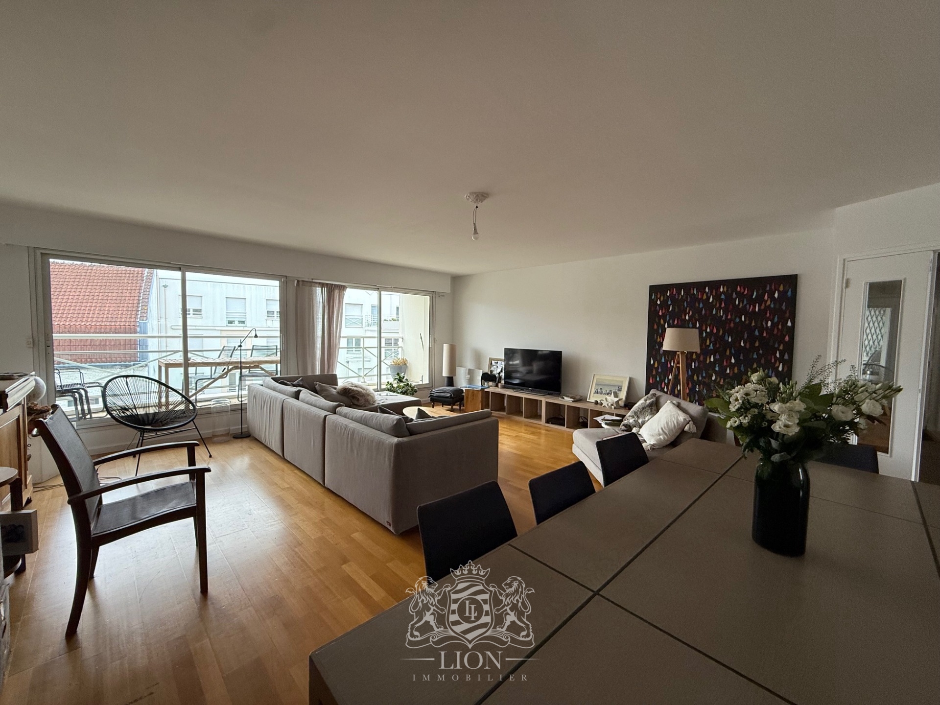 Ypw vieux lille type 4 avec terrasse et garage Photo 3 - Le Lion Immobilier