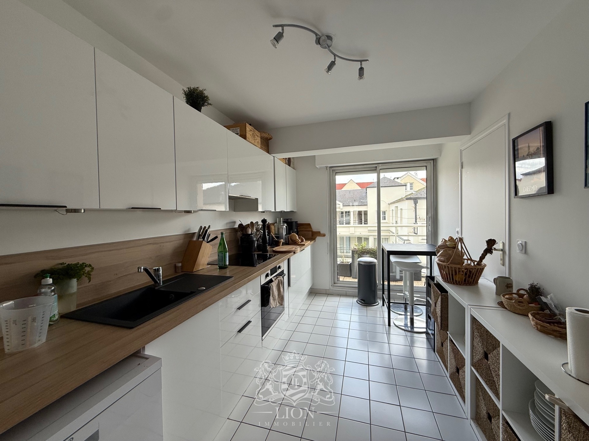 Ypw vieux lille type 4 avec terrasse et garage Photo 4 - Le Lion Immobilier