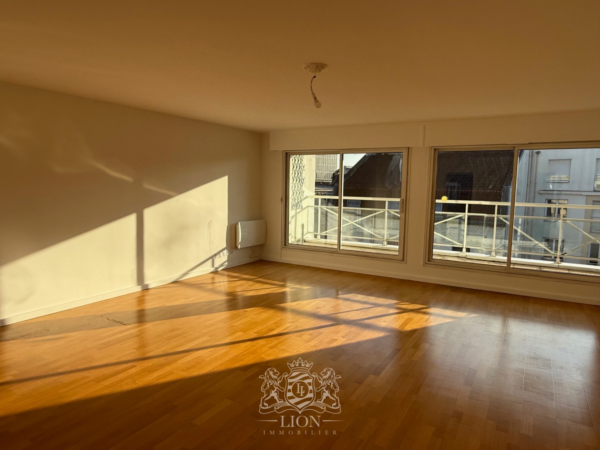 Ypw vieux lille type 4 avec terrasse et garage Photo 5 - Le Lion Immobilier