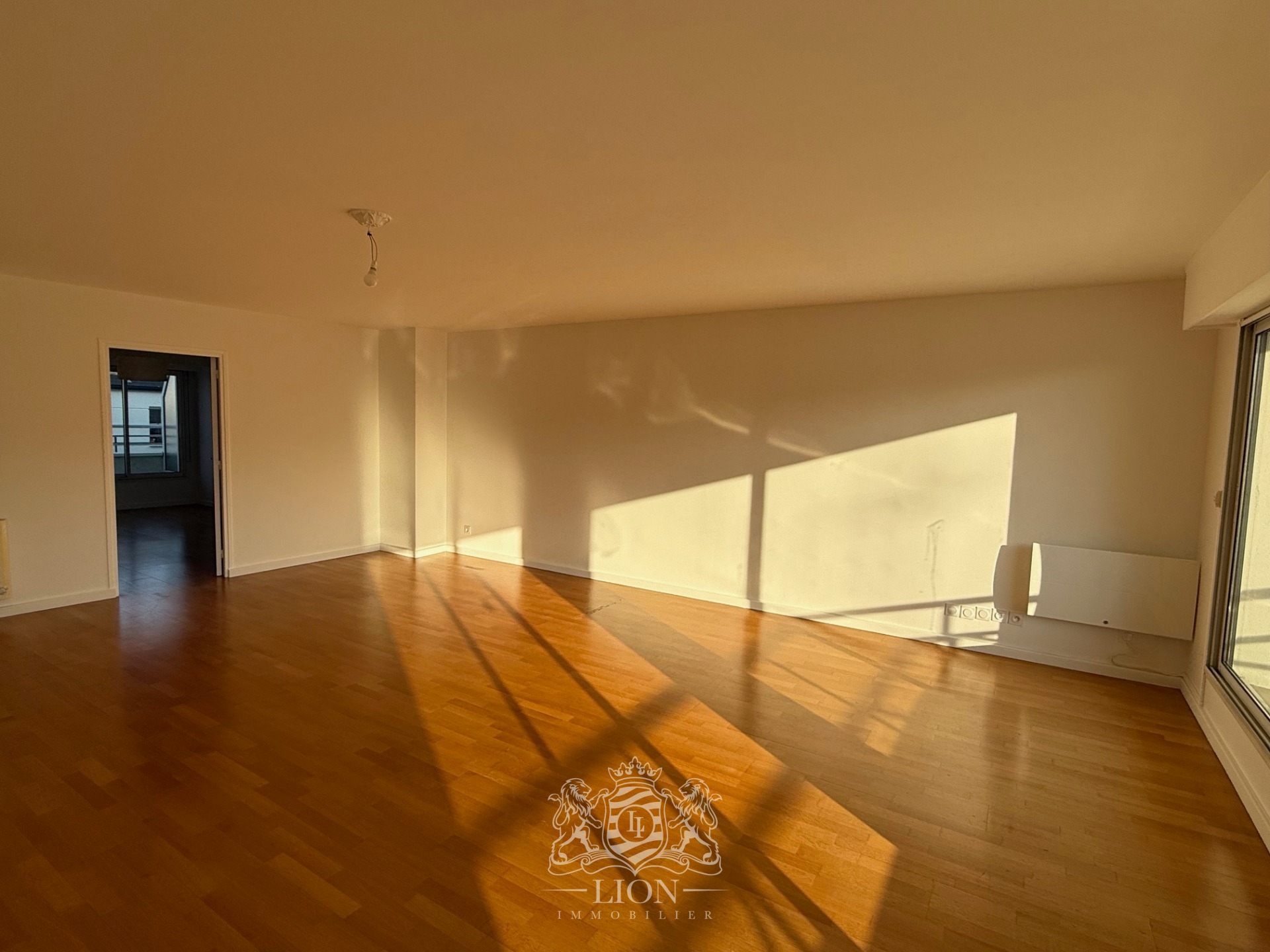 Ypw vieux lille type 4 avec terrasse et garage Photo 6 - Le Lion Immobilier