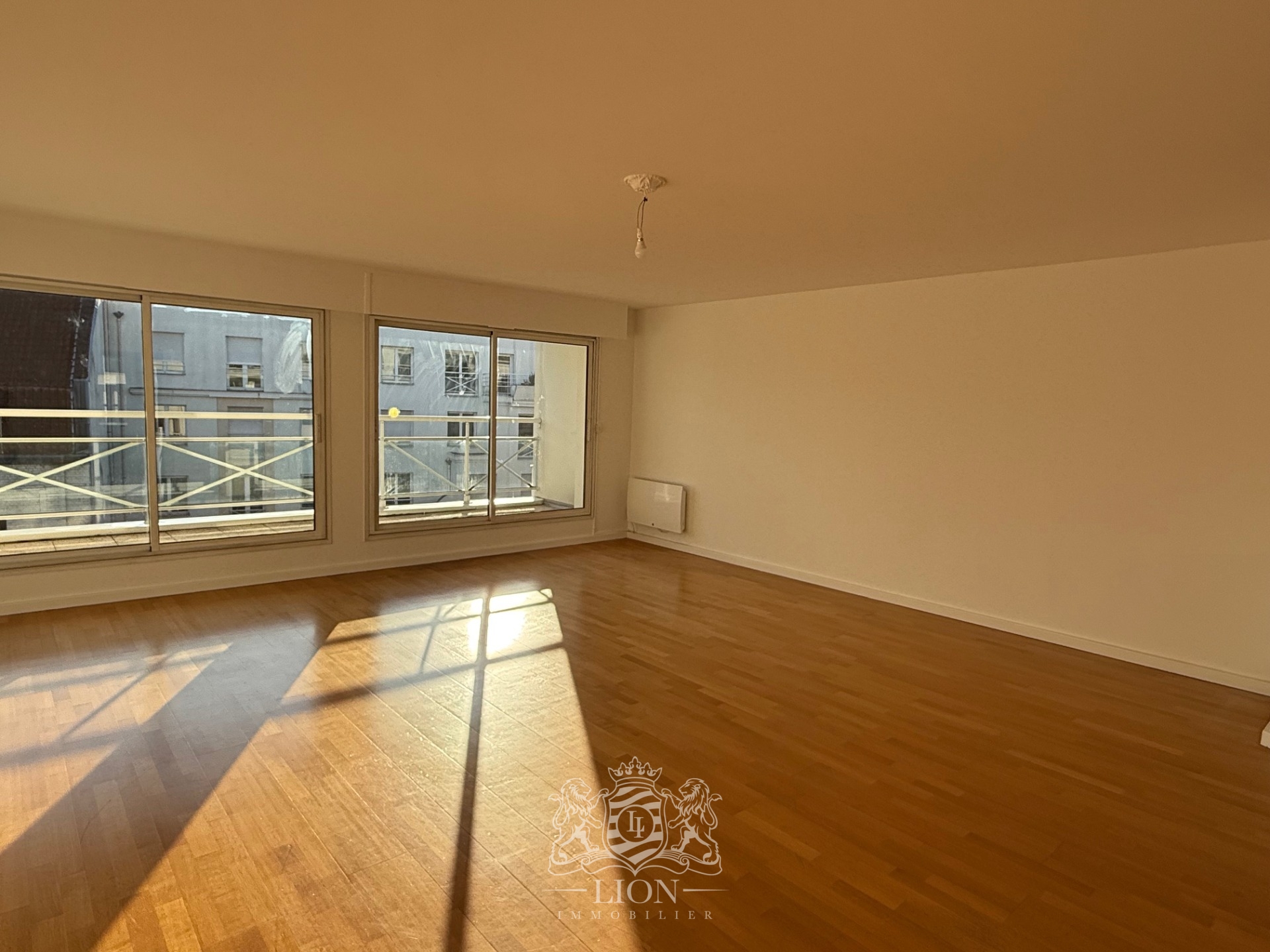 Ypw vieux lille type 4 avec terrasse et garage Photo 7 - Le Lion Immobilier