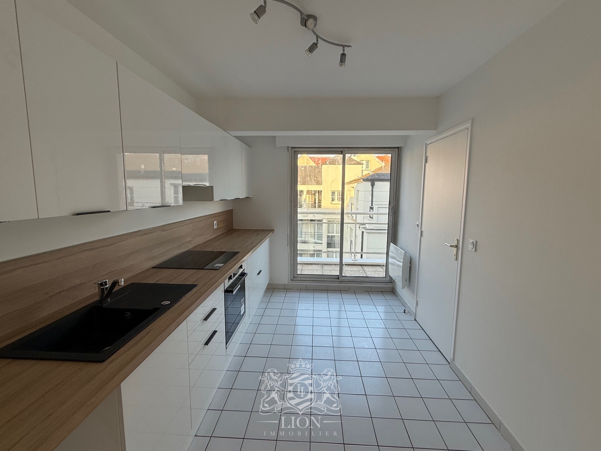 Ypw vieux lille type 4 avec terrasse et garage Photo 8 - Le Lion Immobilier