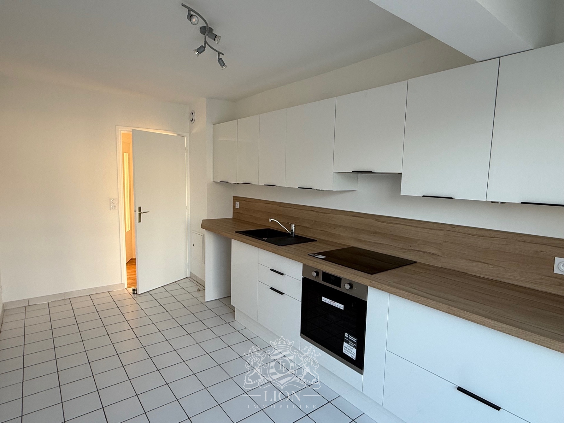 Ypw vieux lille type 4 avec terrasse et garage Photo 9 - Le Lion Immobilier