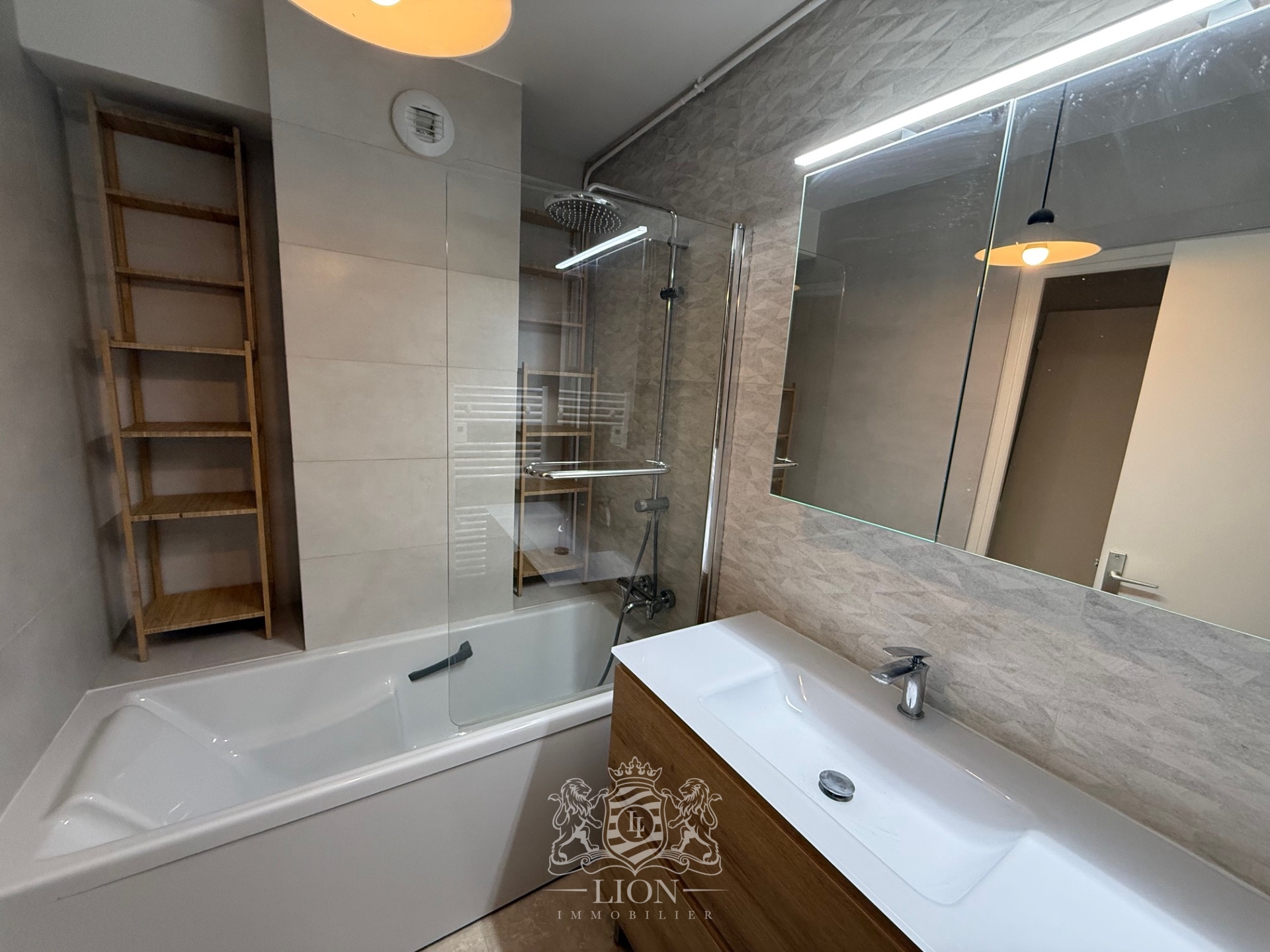 Ypw vieux lille type 4 avec terrasse et garage Photo 13 - Le Lion Immobilier