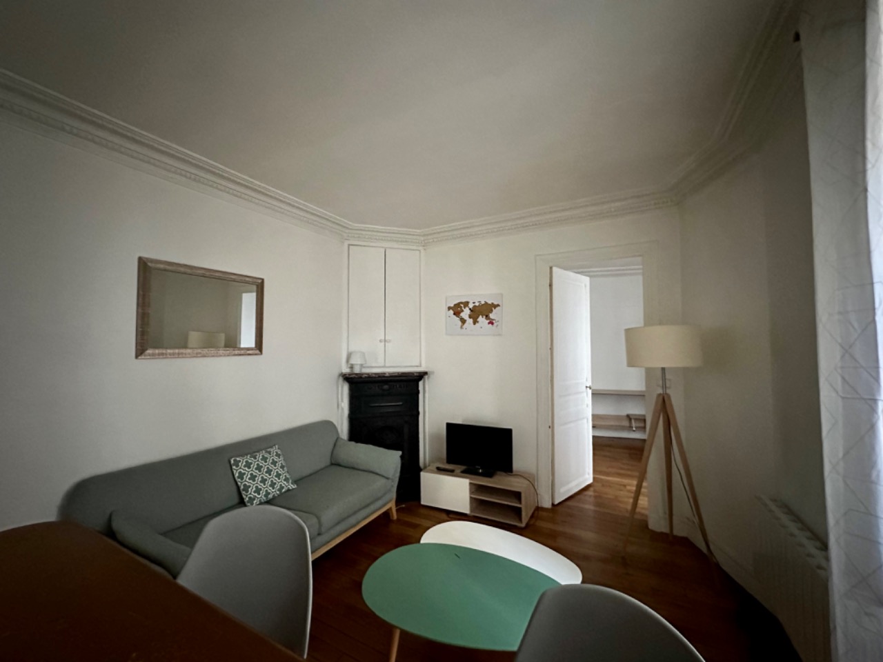 Paris 18 rue damremont 3 pieces meuble Photo 2 - Le Lion Immobilier