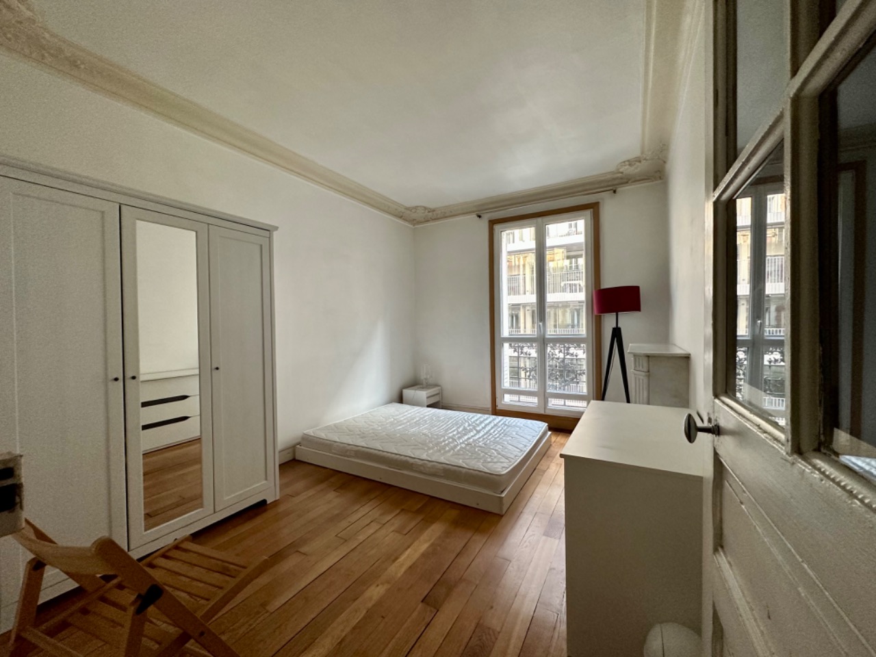 Paris 18 rue damremont 3 pieces meuble Photo 4 - Le Lion Immobilier