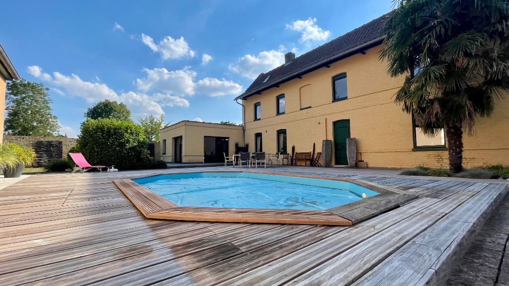Corps de ferme de 240m2 avec piscine et jardin Photo 1 - Le Lion Immobilier Corps de ferme de 240m2 avec piscine et jardin Photo 1 - Le Lion Immobilier