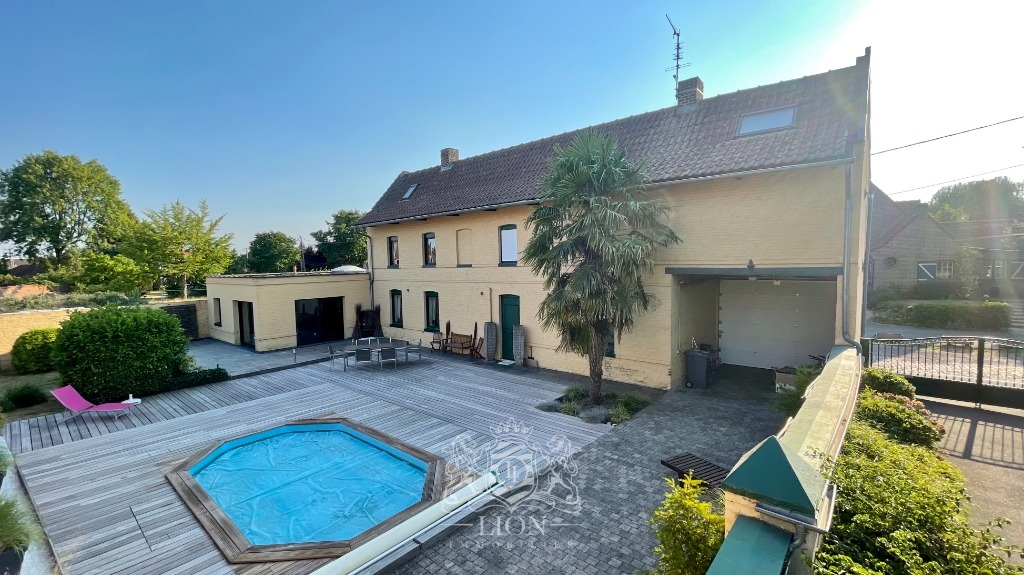 Corps de ferme de 240m2 avec piscine et jardin Photo 2 - Le Lion Immobilier Corps de ferme de 240m2 avec piscine et jardin Photo 2 - Le Lion Immobilier