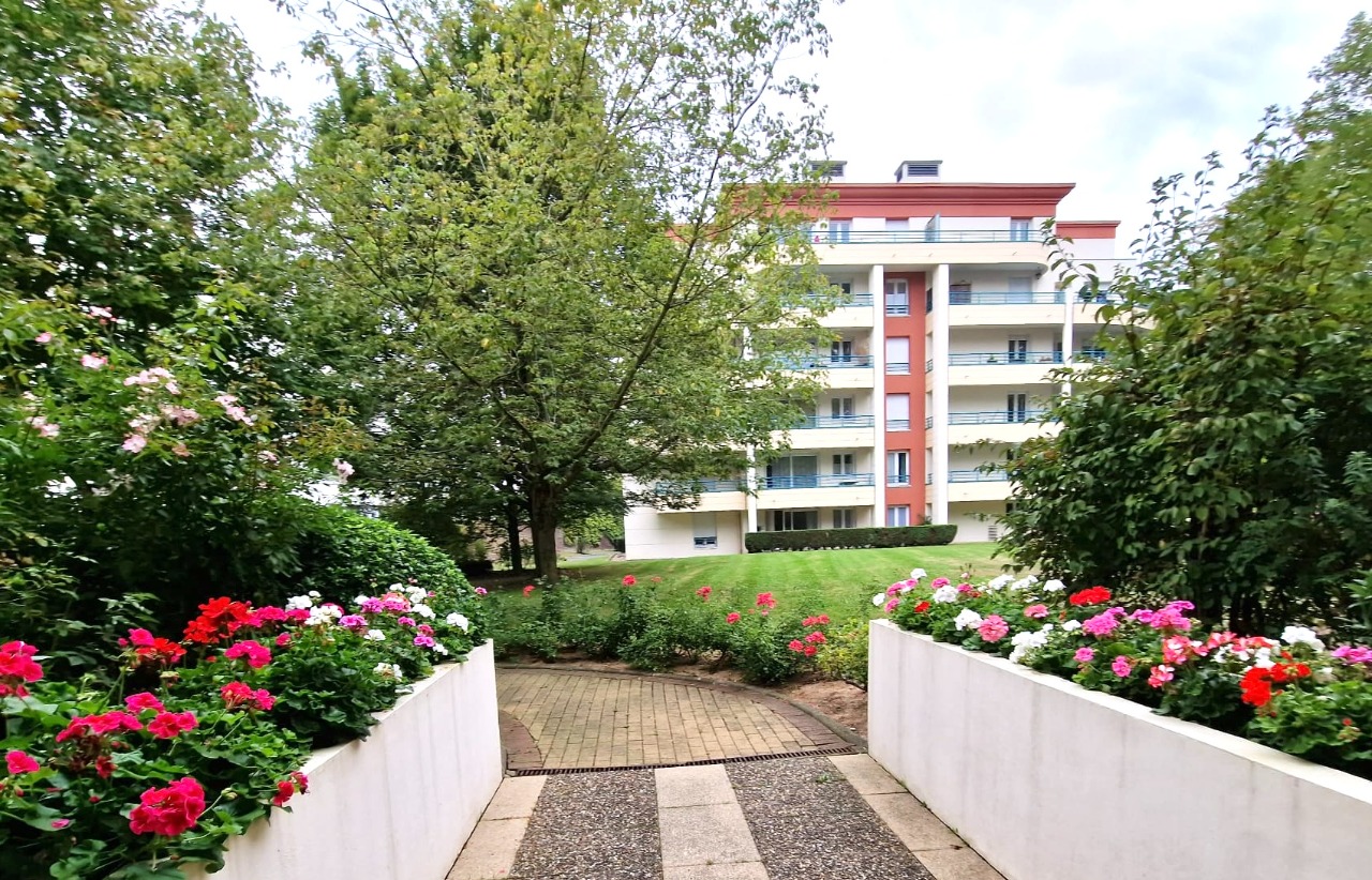 Au coeur du canon d or beau t3 en rez de jardin Photo 1 - Le Lion Immobilier
