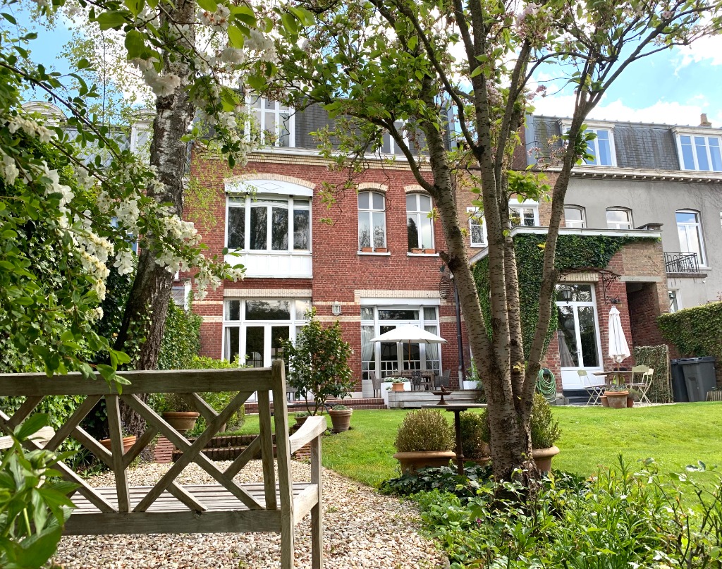 Splendide demeure ancienne dans secteur prise