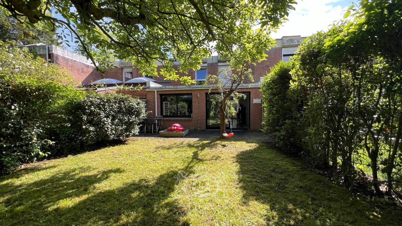 Maison mitoyenne avec studio independant possible au rdc Photo 1 - Le Lion Immobilier