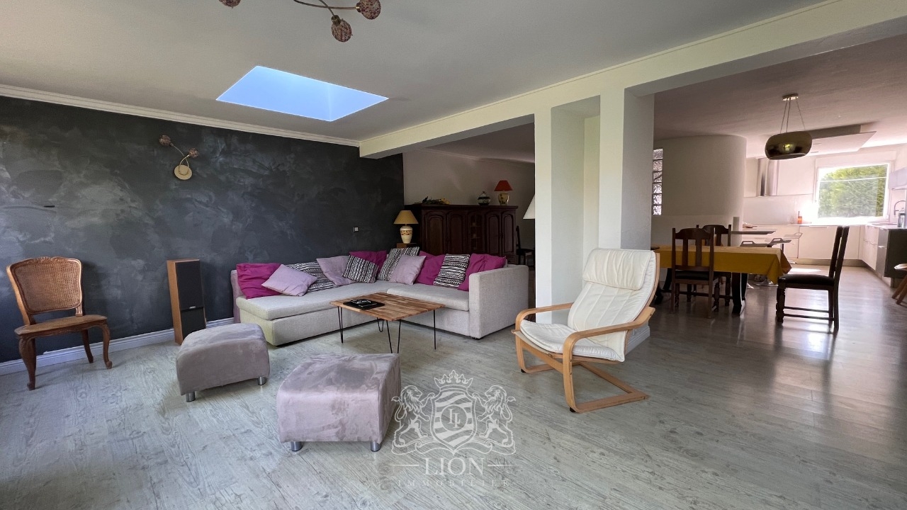 Maison mitoyenne avec studio independant possible au rdc Photo 4 - Le Lion Immobilier
