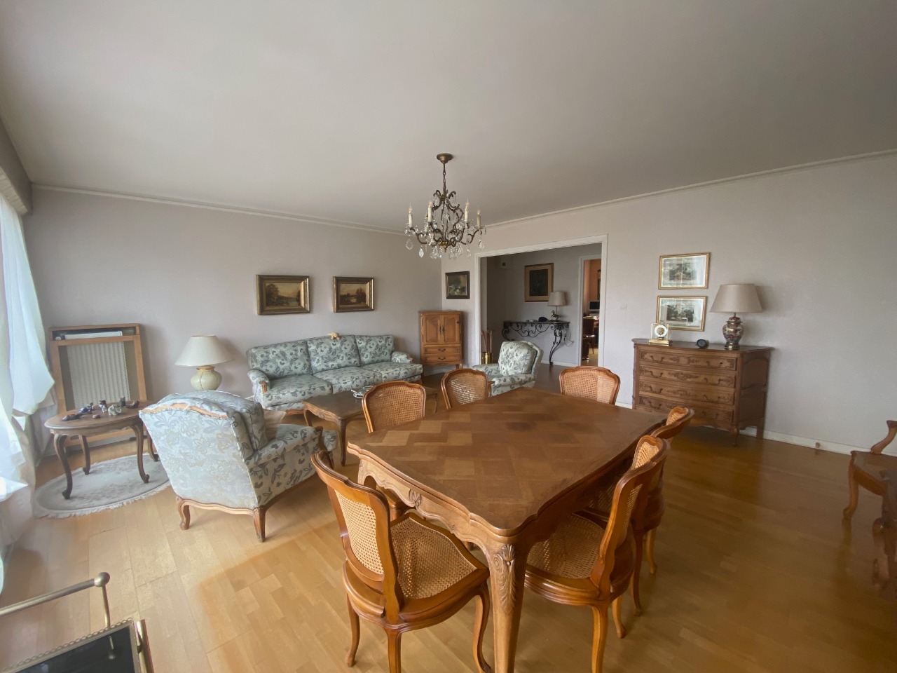 Proche tramway appartement 95m balcon garage