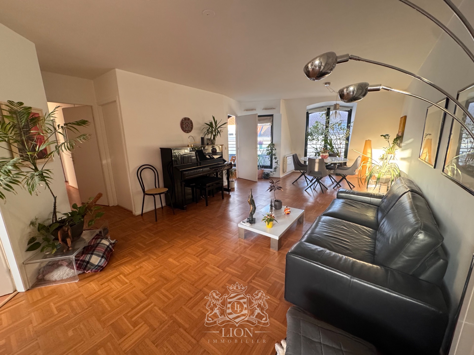 Lille vauban type 5 avec deux balcons et parking Photo 1 - Le Lion Immobilier