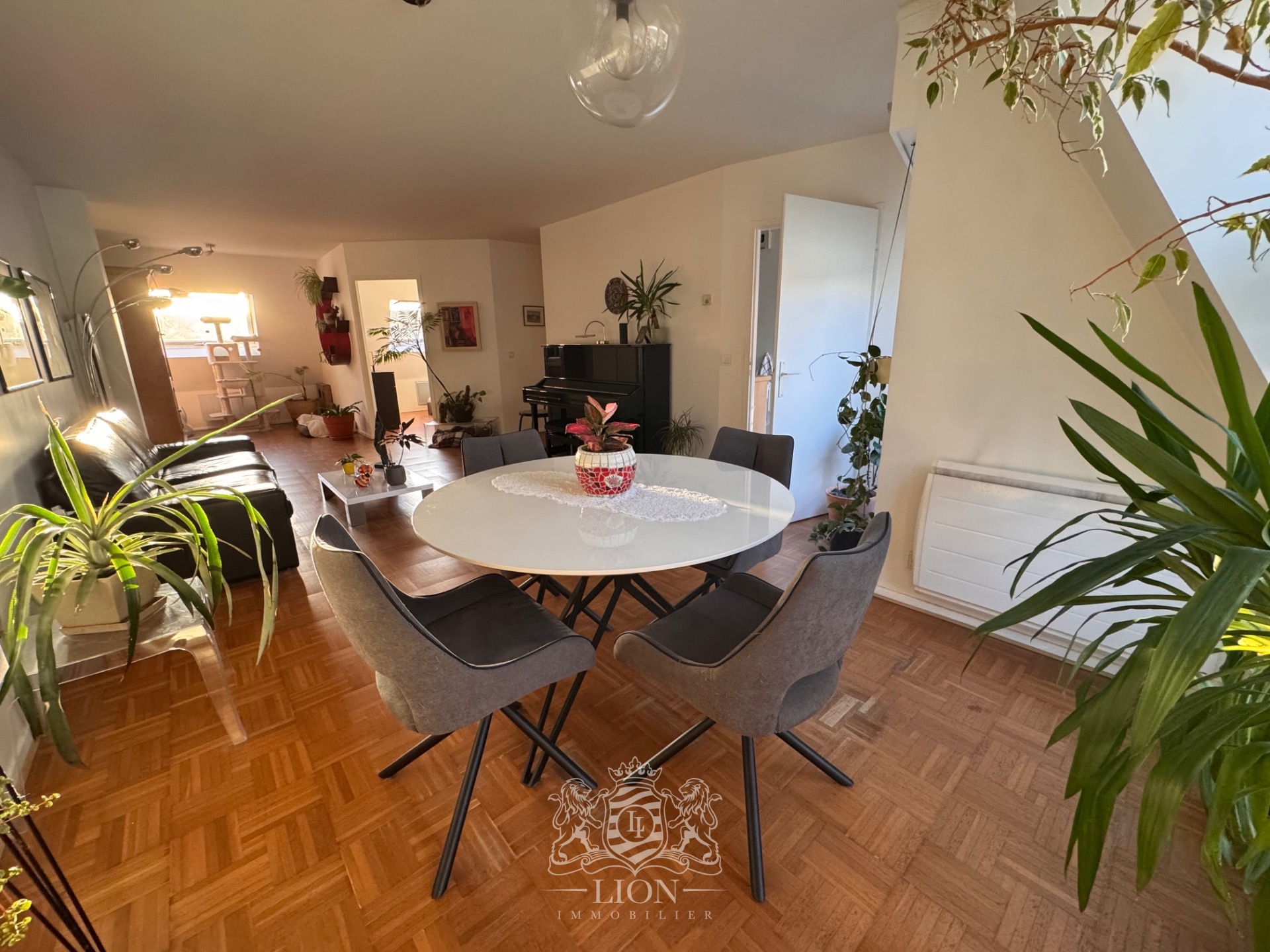 Lille vauban type 5 avec deux balcons et parking Photo 2 - Le Lion Immobilier