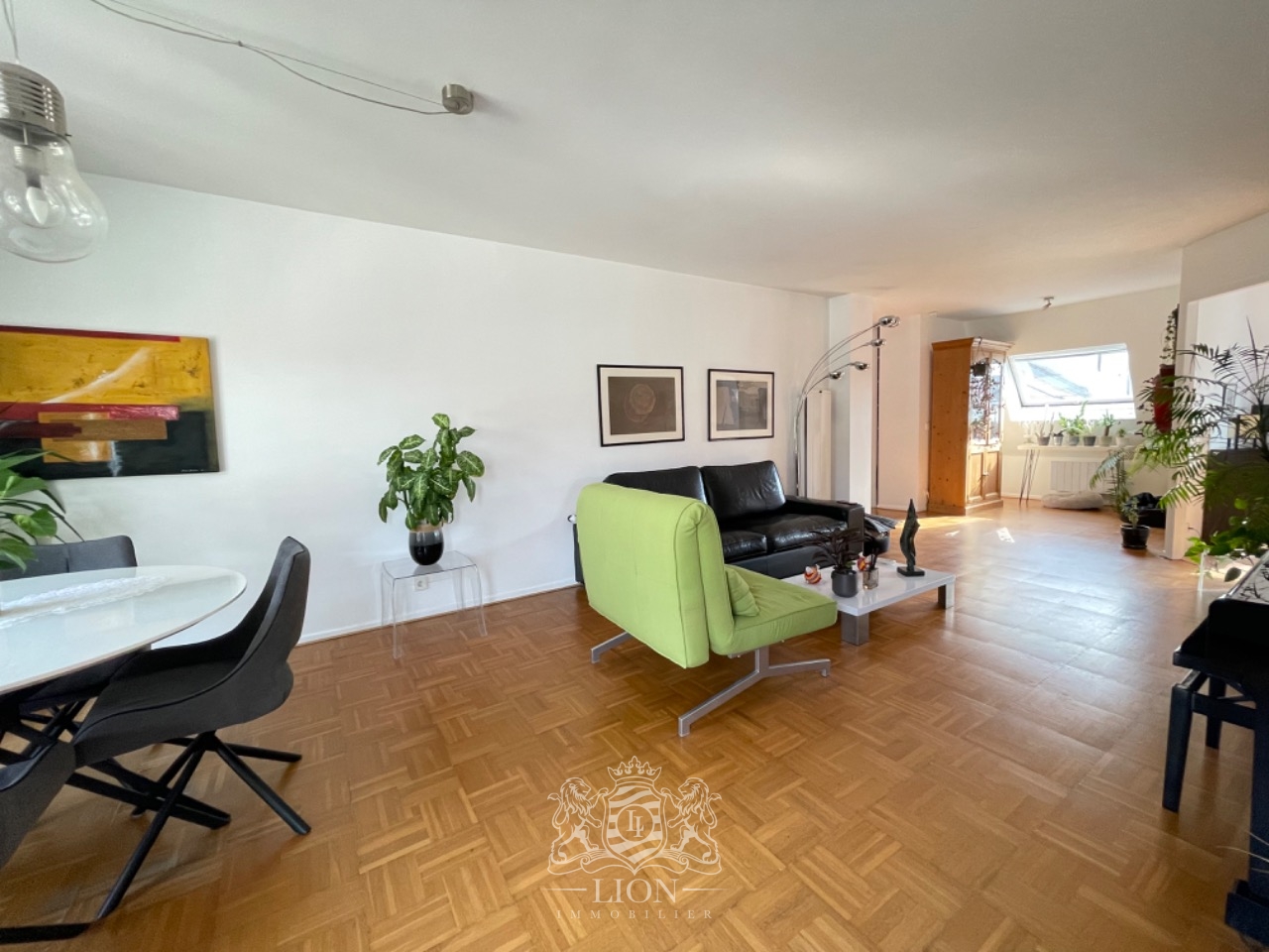 Lille vauban type 5 avec deux balcons et parking Photo 3 - Le Lion Immobilier