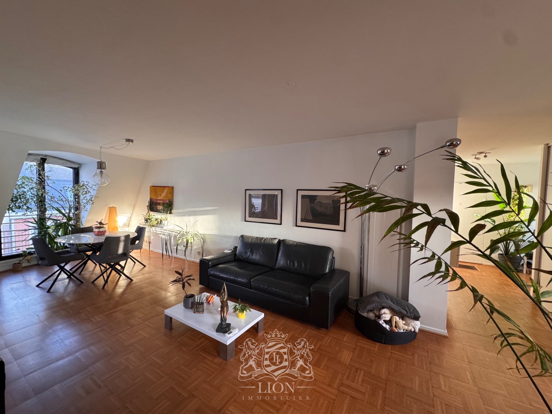 Lille vauban type 5 avec deux balcons et parking Photo 4 - Le Lion Immobilier