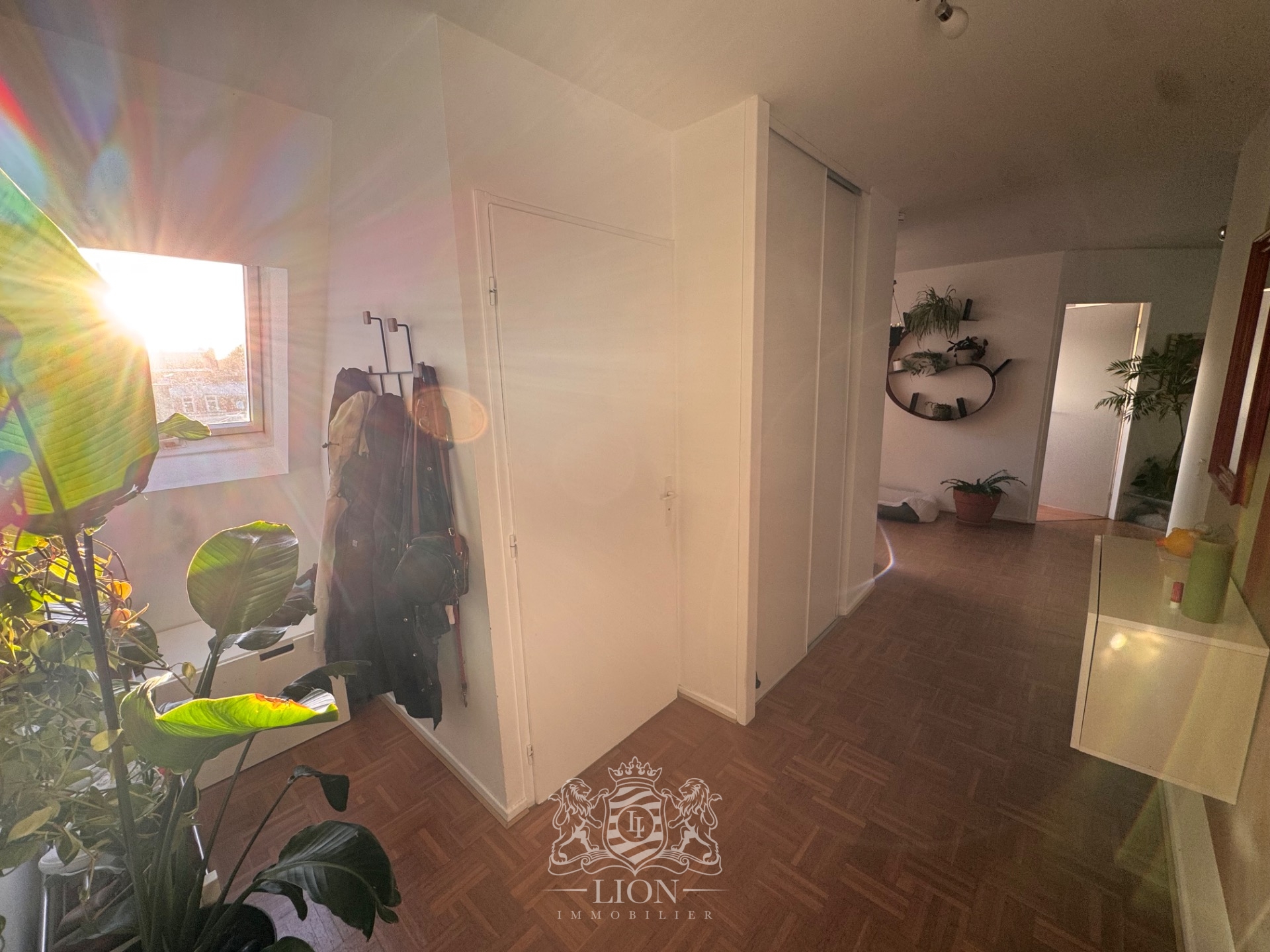 Lille vauban type 5 avec deux balcons et parking Photo 5 - Le Lion Immobilier