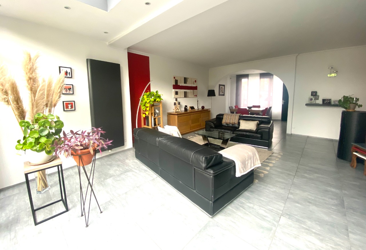 Maison semi individuelle 4 chambres deux garages et atelier Photo 3 - Le Lion Immobilier