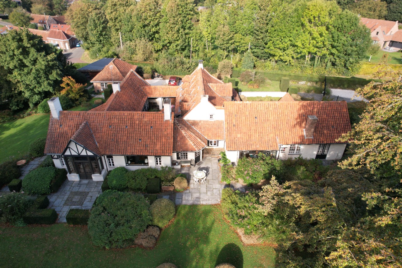 Sublime ferme au carre de la fin du 18eme dans un parc Photo 1 - Le Lion Immobilier
