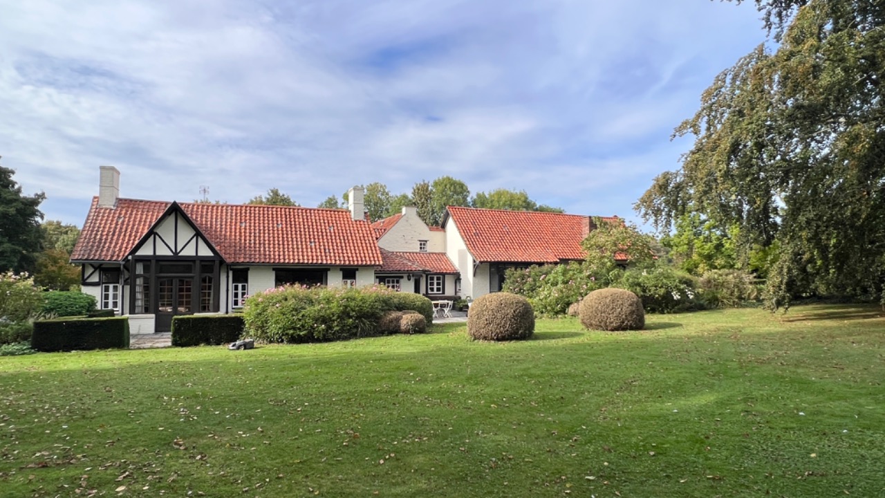 Sublime ferme au carre de la fin du 18eme dans un parc Photo 2 - Le Lion Immobilier