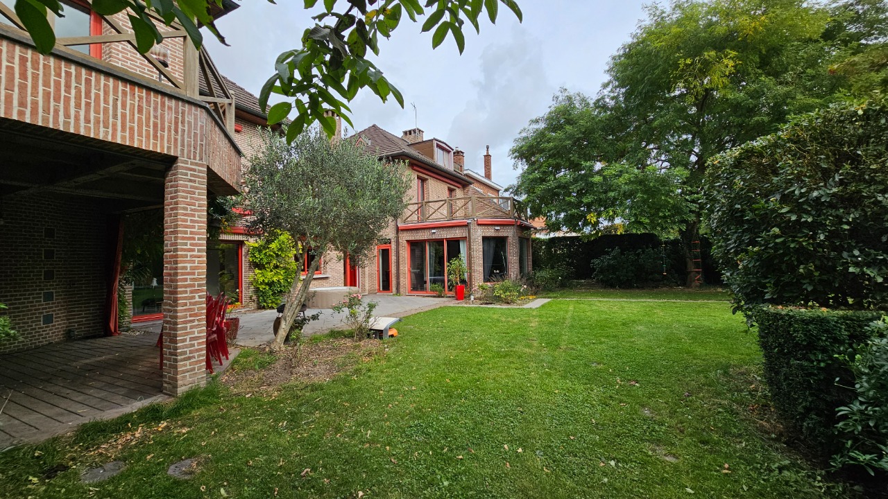 Maison familiale en ville grand jardin et piscine Photo 17 - Le Lion Immobilier