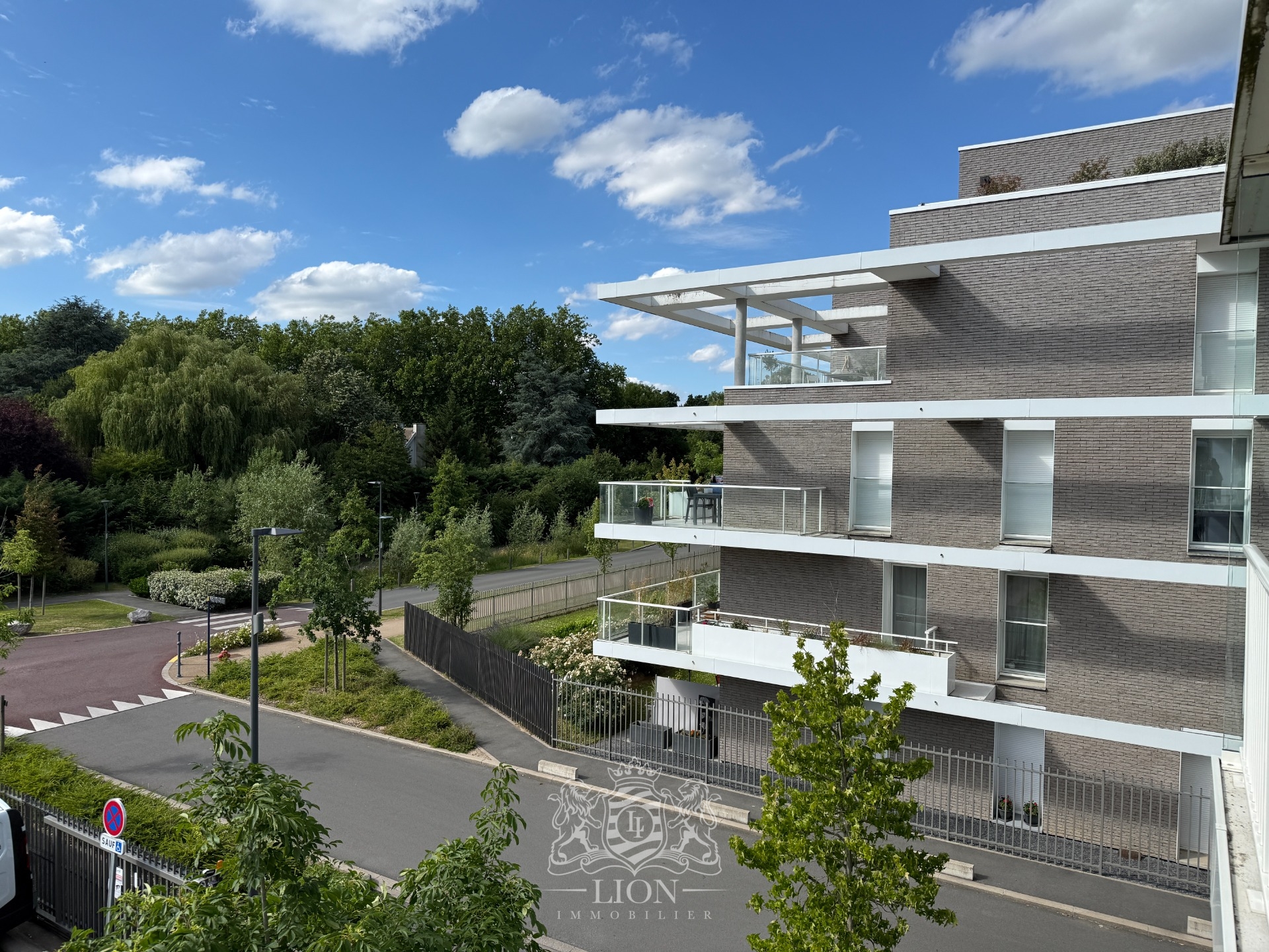 Domaine de montalembert appartement de type iv avec terrasse Photo 1 - Le Lion Immobilier Domaine de montalembert appartement de type iv avec terrasse Photo 1 - Le Lion Immobilier