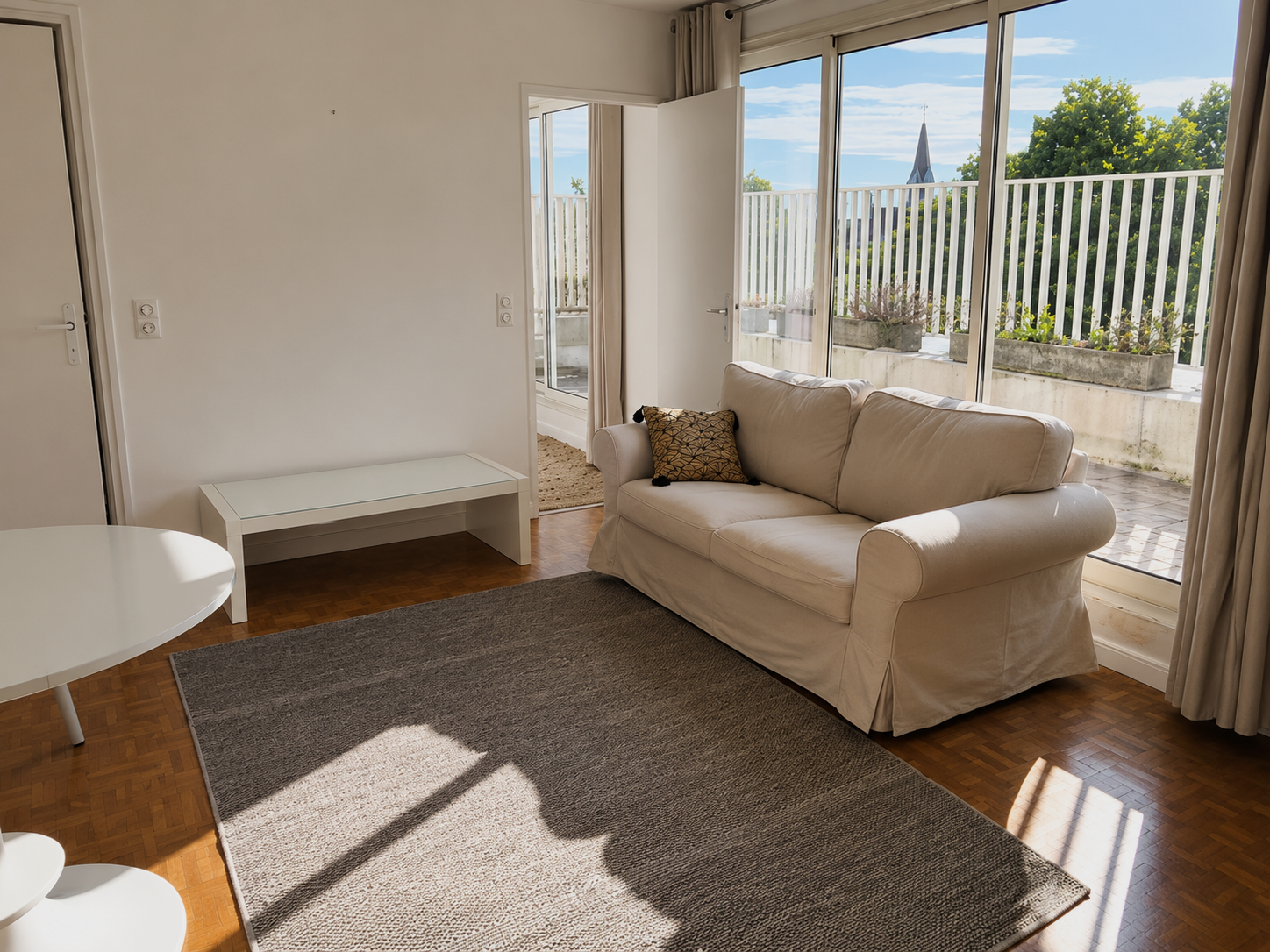 Aiex vauban t2 meuble avec terrasse et parking Photo 1 - Le Lion Immobilier