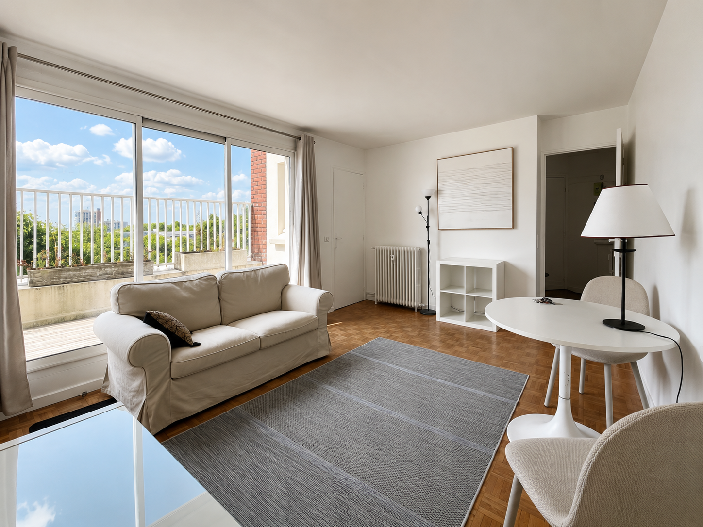 Aiex vauban t2 meuble avec terrasse et parking Photo 1 - Le Lion Immobilier Aiex vauban t2 meuble avec terrasse et parking Photo 1 - Le Lion Immobilier
