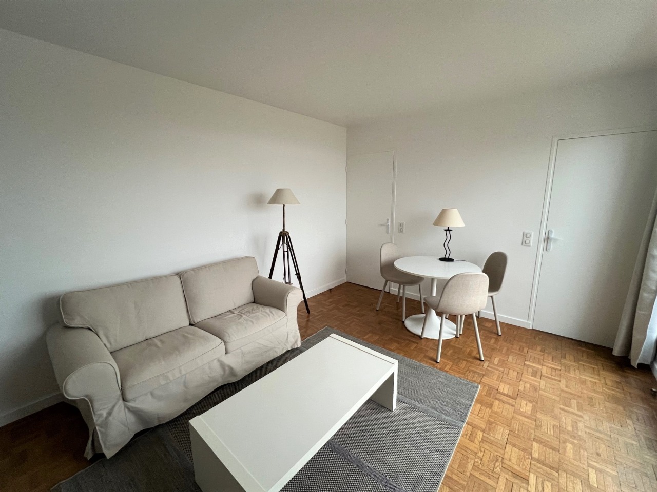 Aiex vauban t2 meuble avec terrasse et parking Photo 2 - Le Lion Immobilier Aiex vauban t2 meuble avec terrasse et parking Photo 2 - Le Lion Immobilier