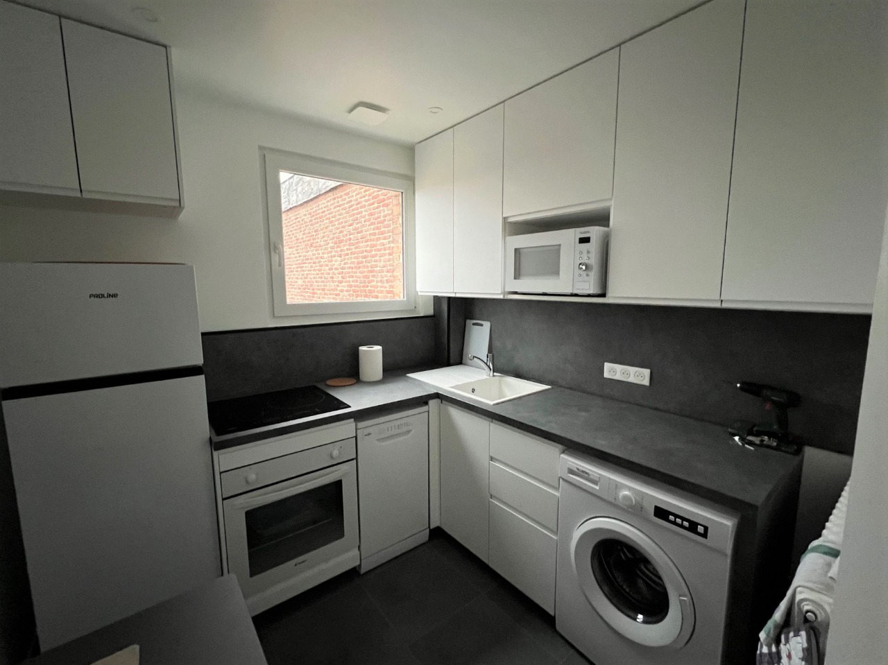 Aiex vauban t2 meuble avec terrasse et parking Photo 4 - Le Lion Immobilier Aiex vauban t2 meuble avec terrasse et parking Photo 4 - Le Lion Immobilier