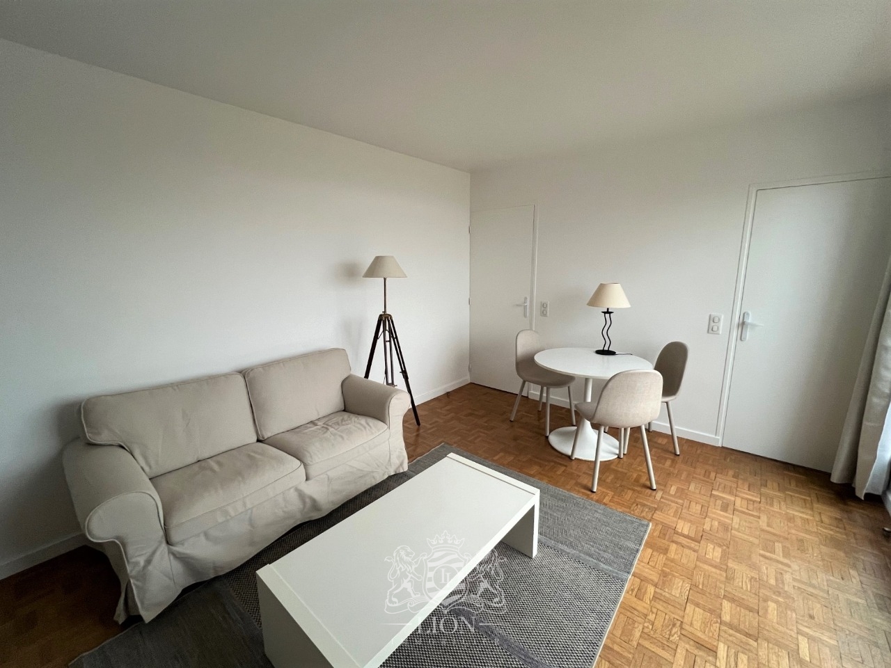 Aiex vauban t2 meuble avec terrasse et parking Photo 4 - Le Lion Immobilier Aiex vauban t2 meuble avec terrasse et parking Photo 4 - Le Lion Immobilier