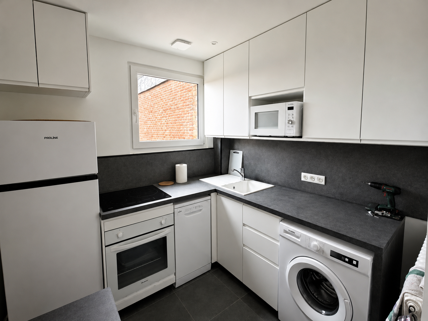 Aiex vauban t2 meuble avec terrasse et parking Photo 4 - Le Lion Immobilier Aiex vauban t2 meuble avec terrasse et parking Photo 4 - Le Lion Immobilier