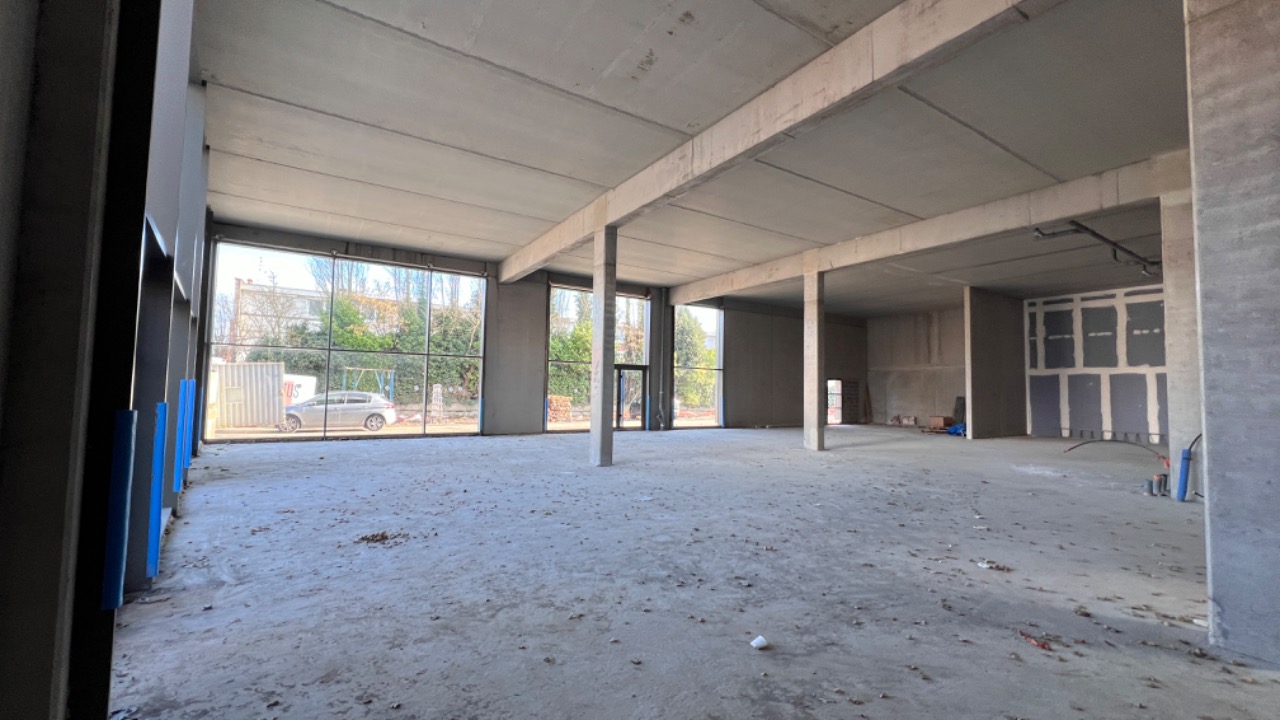 Cellule commerciale divisible de 396m2 Photo 2 - Le Lion Immobilier