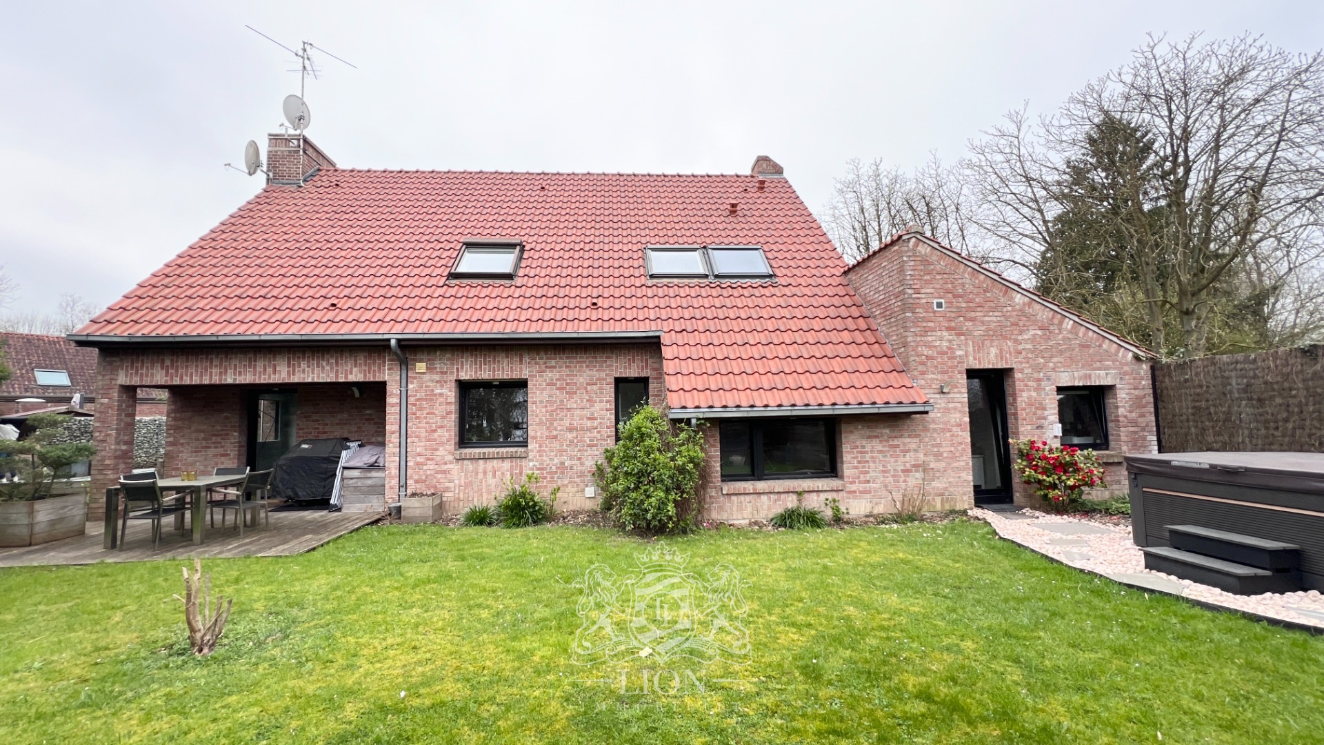 Superbe maison individuelle semi plain pied avec piscine Photo 1 - Le Lion Immobilier