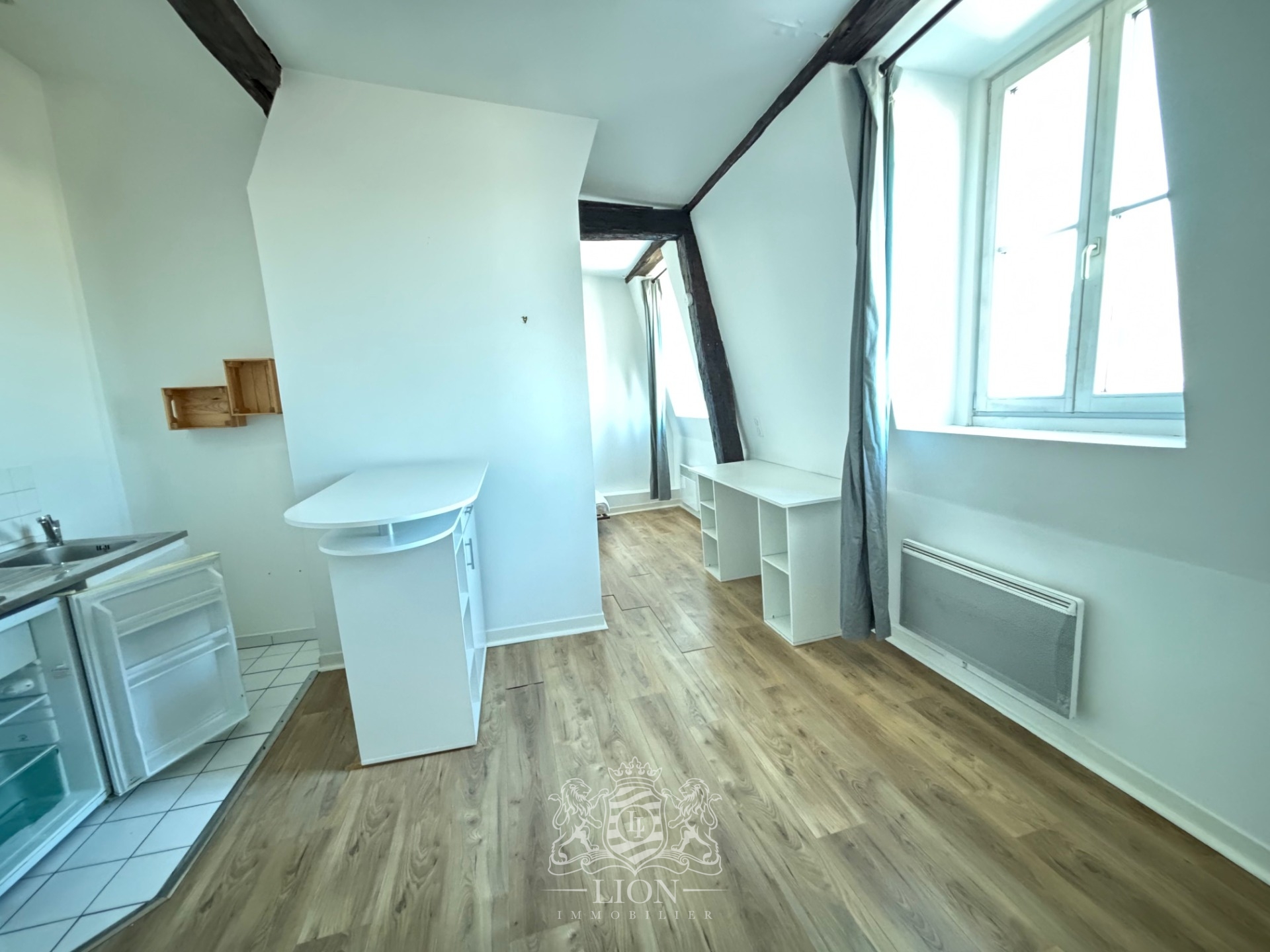 Vieux lille hyper centre  studio dernier etage Photo 3 - Le Lion Immobilier